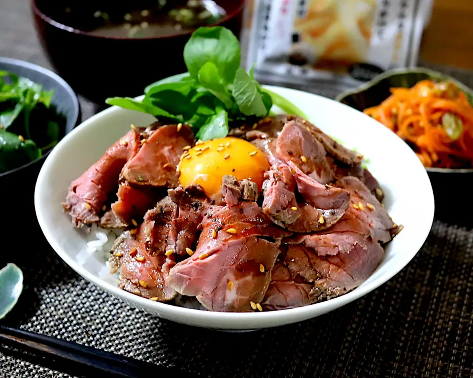 ローストビーフ丼　ガーリックトリュフ味　定食|かおるさん