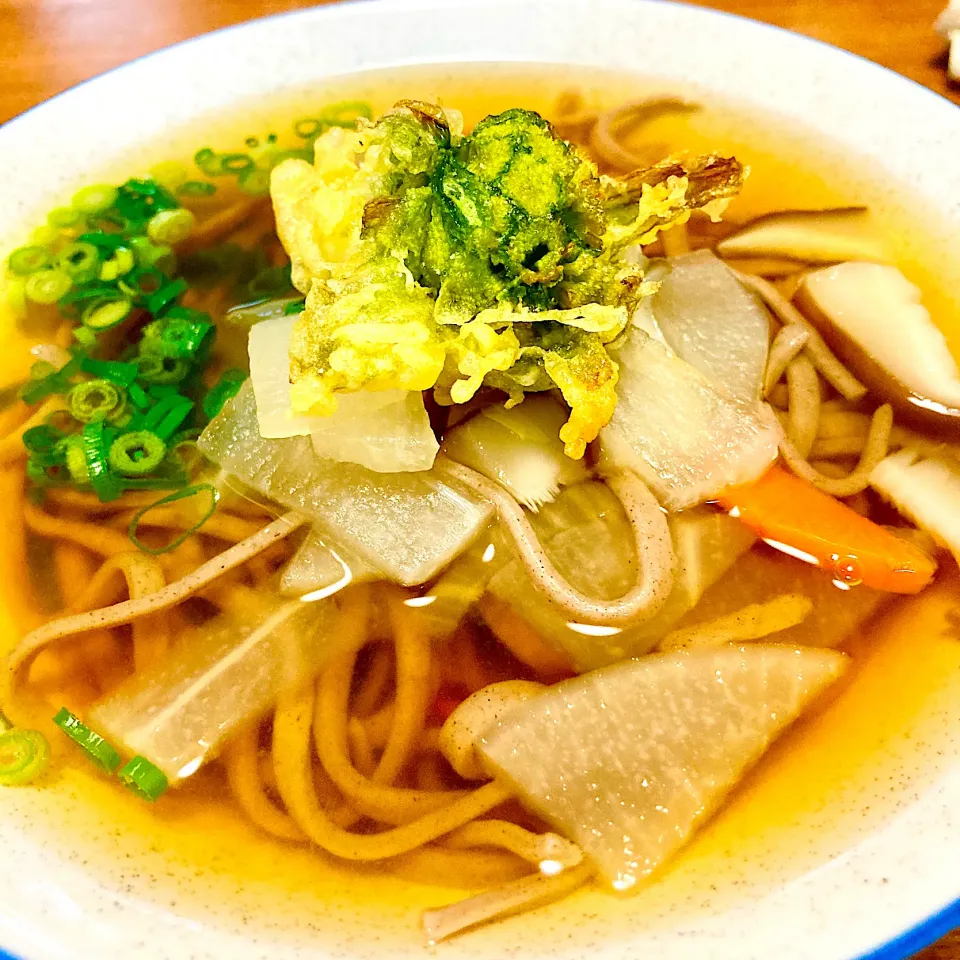 Snapdishの料理写真:蕗の薹の天ぷら蕎麦🍲🍀|まいりさん