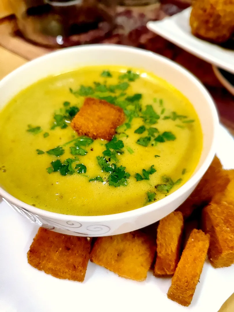 chicken lentil Oat soup. with Garlic croutons|hinaさん