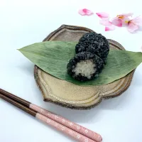 見た目は黒胡麻団子の黒胡麻おにぎり