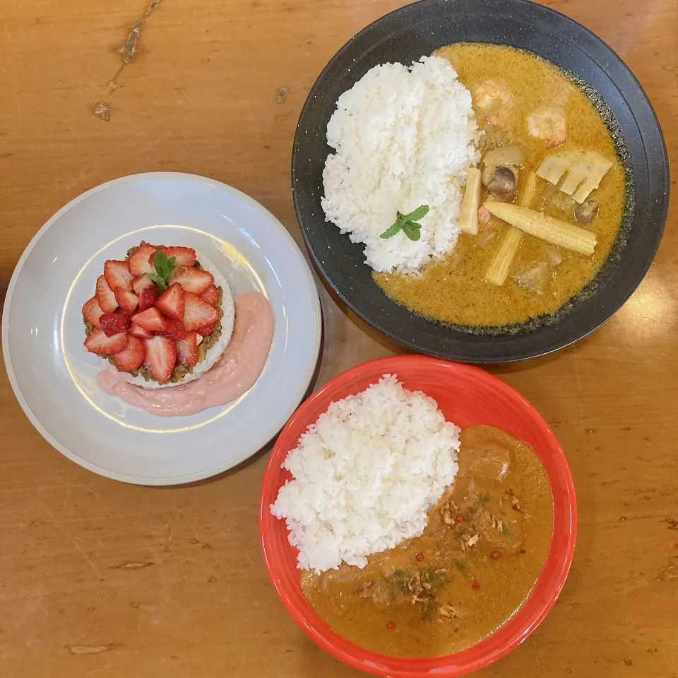 グリーンカレー　　バターチキンカレー　いちごのスパイスキーマカレー|ちゃみこさん