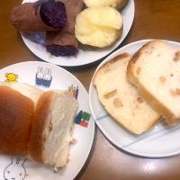 ナッツ入り山型食パン、紫芋の焼き芋とホクホクじゃがを楽しむ朝ご飯