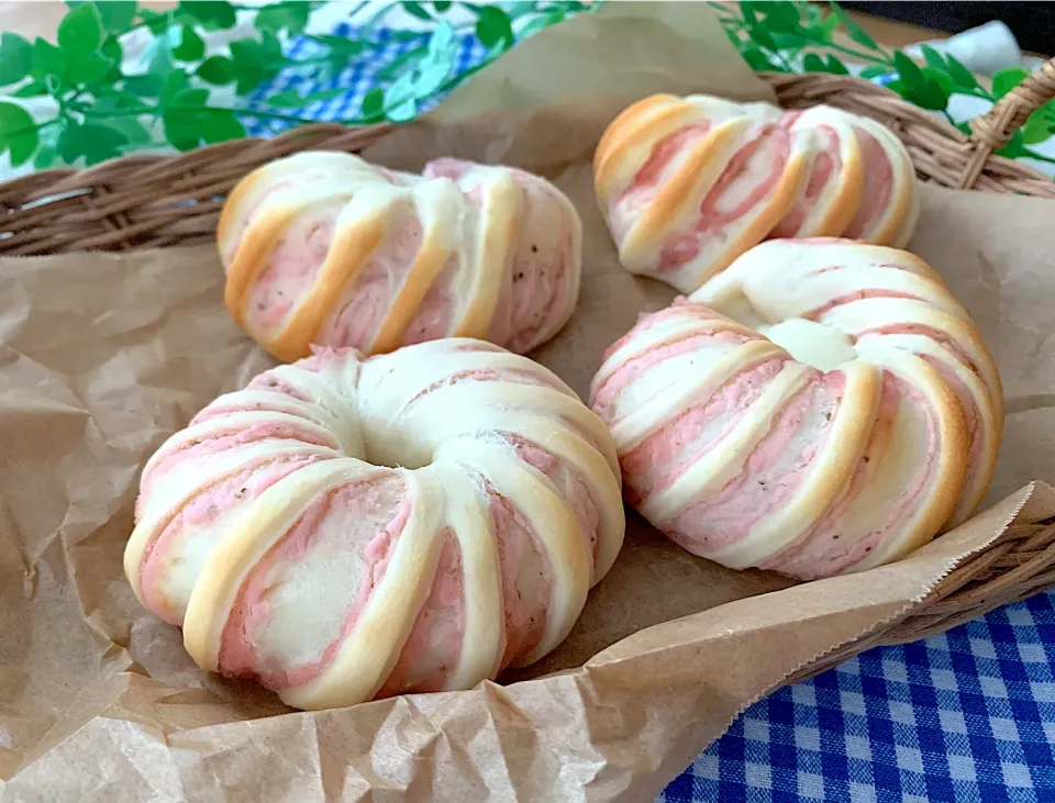 Snapdishの料理写真:🌸桜あんぱん🌸|いちごさん