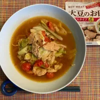 Snapdishの料理写真:プチトマトと大豆ミートの味噌ラーメン|ふぅさん