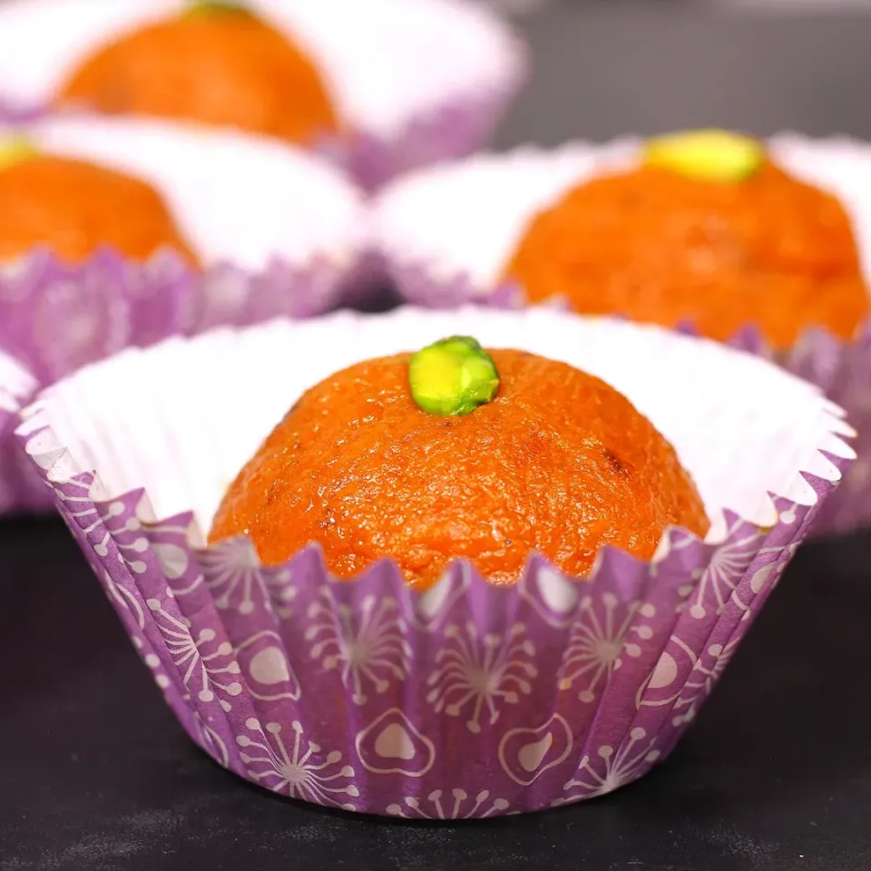 অসম্ভব মজাদার গাজরের লাড্ডু | Gajorer Laddu | Carrot Laddu | Recipes By Fiza|Recipes By Fizaさん