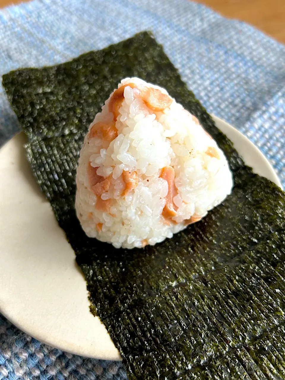 息子っち おもひでの鮭おにぎり🍙|kiroさん