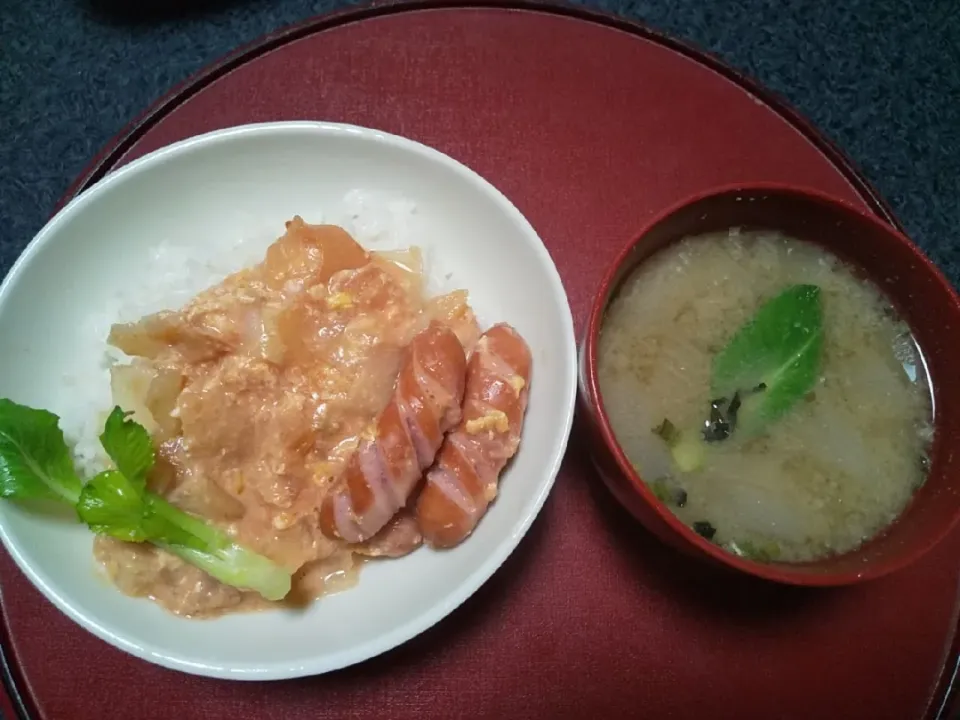 玉ねぎとソーセージ丼|由紀子さん