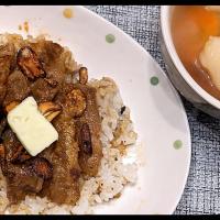 「焼肉ごはん」と「野菜スープ」