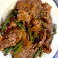 牛バラ肉とニンニクの芽炒め