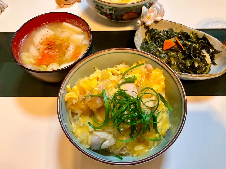 牛丼以外の丼飯は久しぶり。
親子丼とにんじんとカブのお味噌汁と山形のおみ漬けで晩御飯
#親子丼
#冷蔵庫にある材料で作る
#山形におみ漬け
#お家ご飯|Takeshi  Nagakiさん