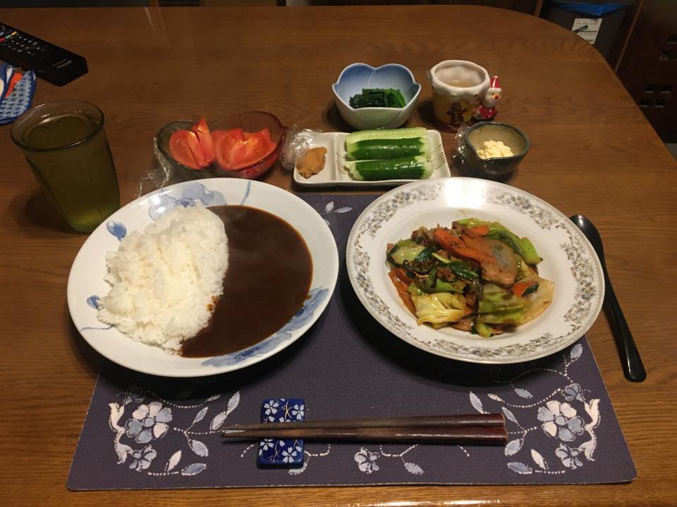 カレーライス、大豆ミートの肉野菜炒め(夕飯)