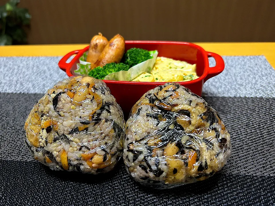 ひじき煮おにぎり🍙弁当|みっきーさん