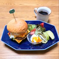 『甘酒バンズでハンバーガー朝ごはん』