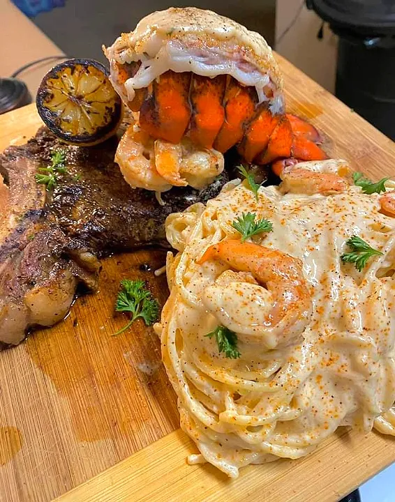 BentoFox's dish Lobster, steak & shrimp Alfredo 😋|BentoFoxさん