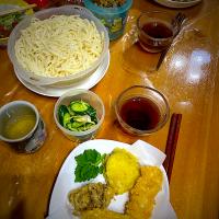 きす　イカ　舞茸　薩摩芋の天ぷら　水沢うどん　お茶
