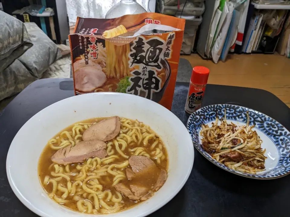 Snapdishの料理写真:夜勤明け麺神&野菜炒め食して夜勤に備え就寝します🛏|Tarou  Masayukiさん