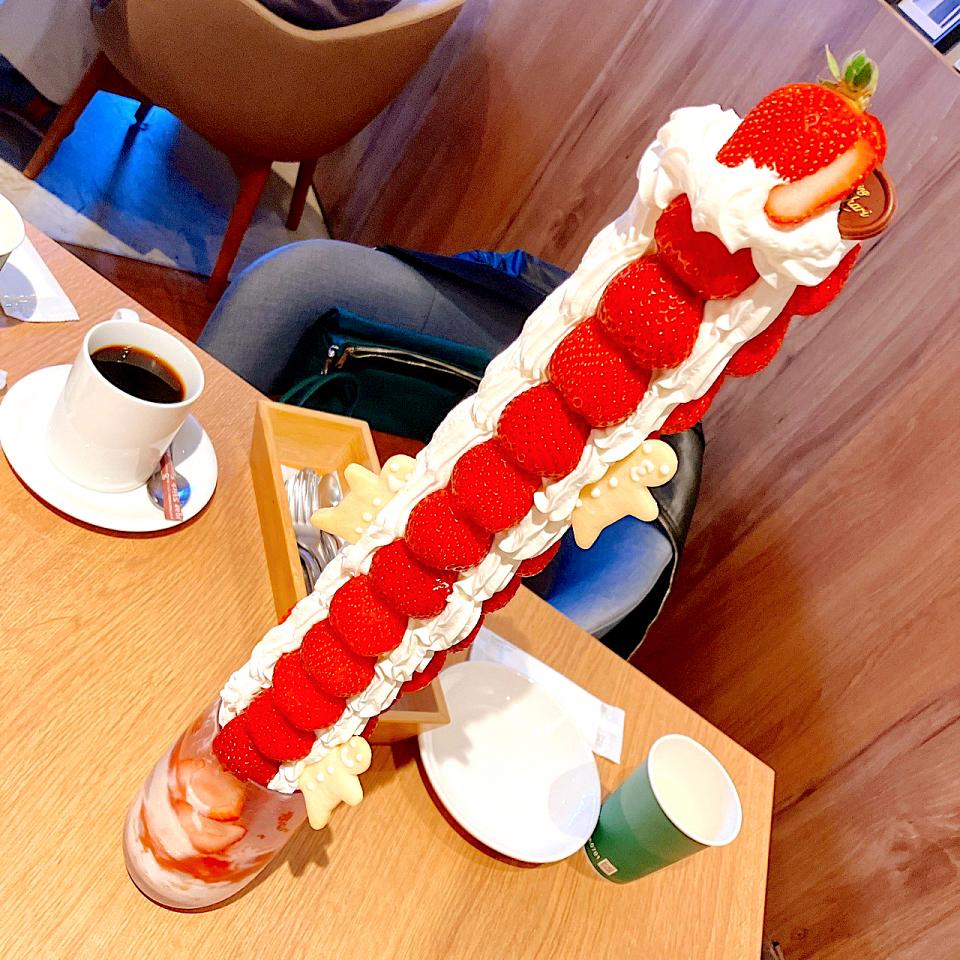 苺パフェ🍓エベレスト
