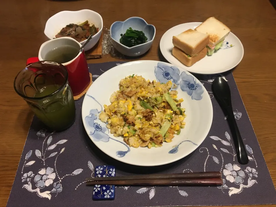 大豆ミートの炒飯、サンドイッチ(昼飯)|enarinさん