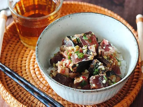 かつおのたたきスタミナ香味Wぽん酢丼|ヤマサ醤油公式アカウントさん