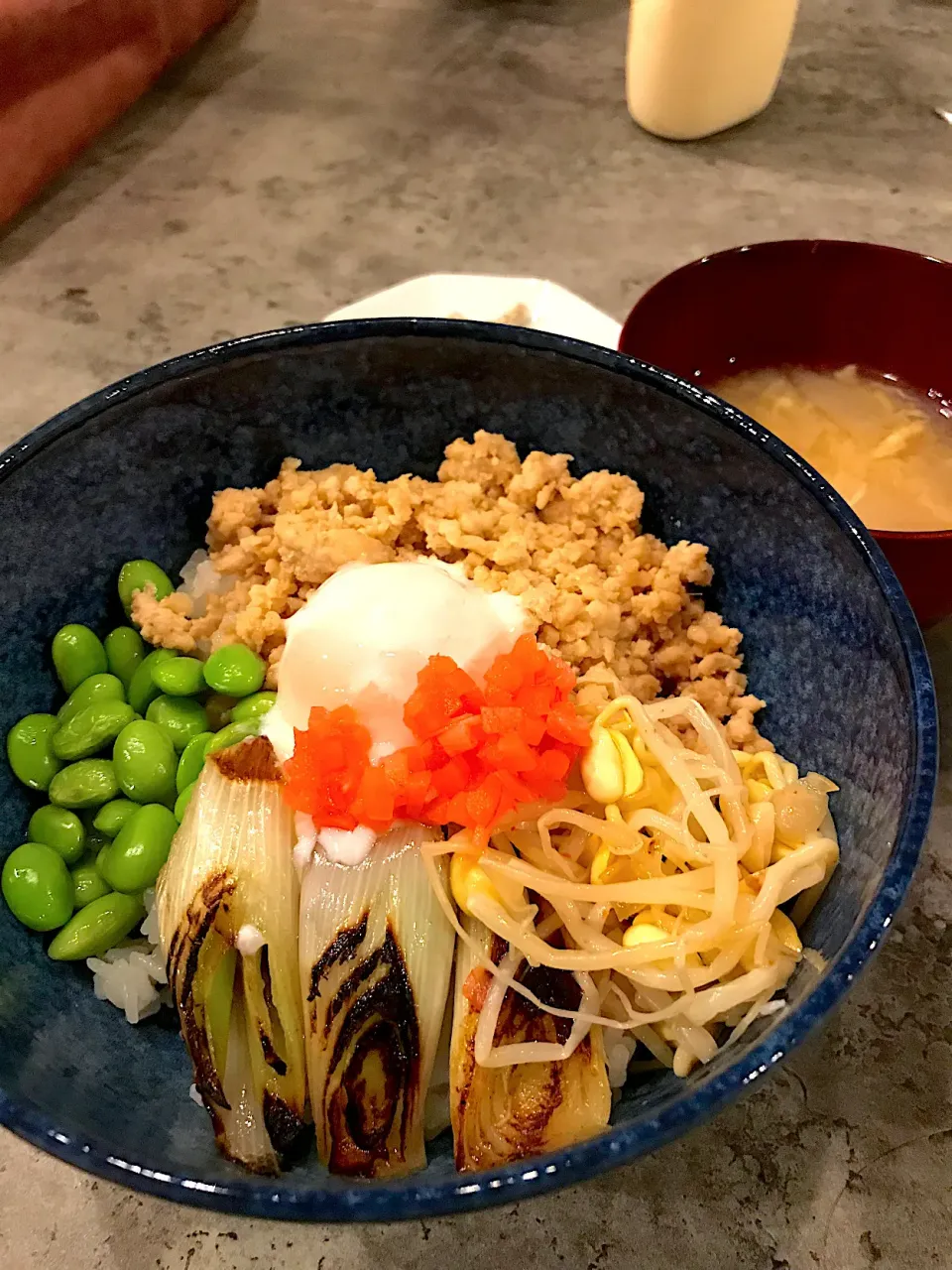 鶏そぼろ丼、ネギ(カレー風味)ソテー添え|☆マミ☆さん