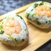 ジャスミンライス（タイ米）でパクチーと海老のタイ風おむすび