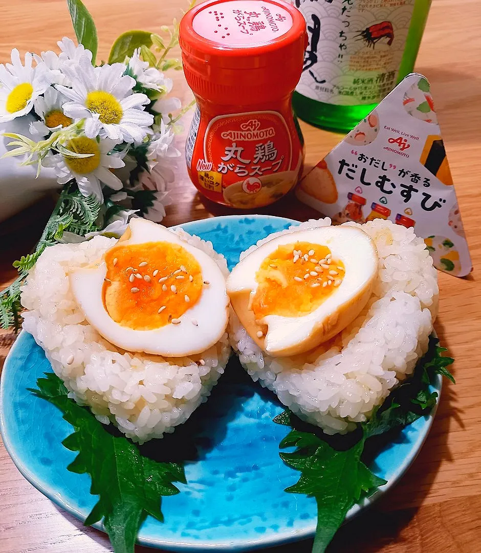 Snapdishの料理写真:味付け卵おむすび🍙|ナオミさん