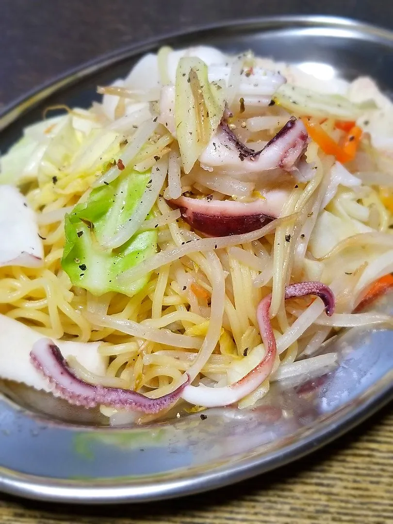 Snapdishの料理写真:パパ作👨ヤリイカたっぷり塩焼きそば|ぱんだのままんさん