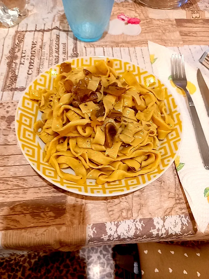 Snapdishの料理写真:le mie prime tagliatelle fatte in casa a mano !!!|mariela beatriz macchiさん