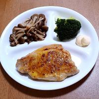 豚ロース肉のカレー焼き
ブロッコリー
しめじ