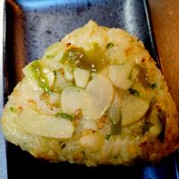 青唐辛子辣油の焼きむすび💚