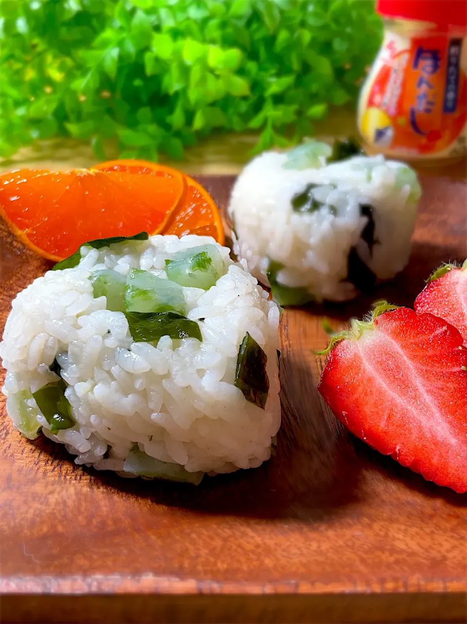 ほんだしdeあおさこんにゃくワカメおにぎり🍙磯の香り〜🌊|9421beruさん