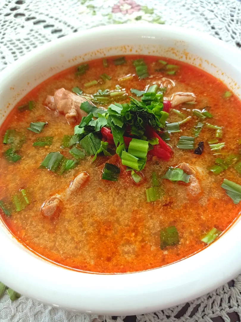 Creamy Tom Yum Soup w/ Chicken 🌶️🌶️🍗🍲🌶️🌶️ (ต้มยำไก่น้ำข้น)
...
... 
Super Spicy, Tangy & Savory! 🤤|An'leeさん