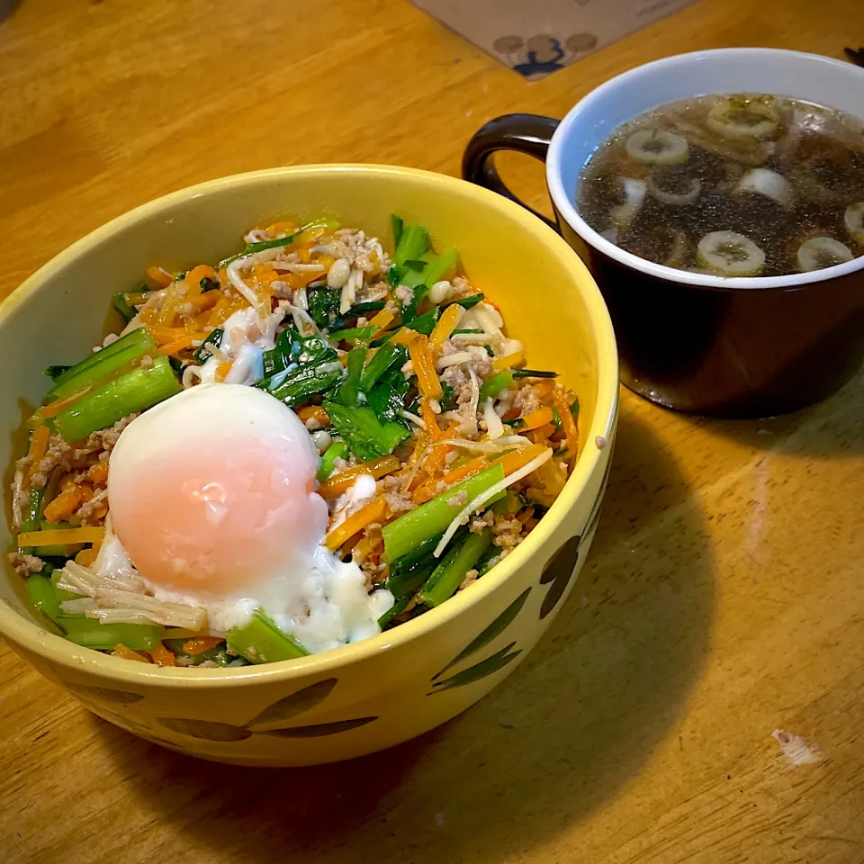 Snapdishの料理写真:鶏そぼろと野菜のビビンバと、長ネギとのり豆腐の韓国風スープ|もえさん