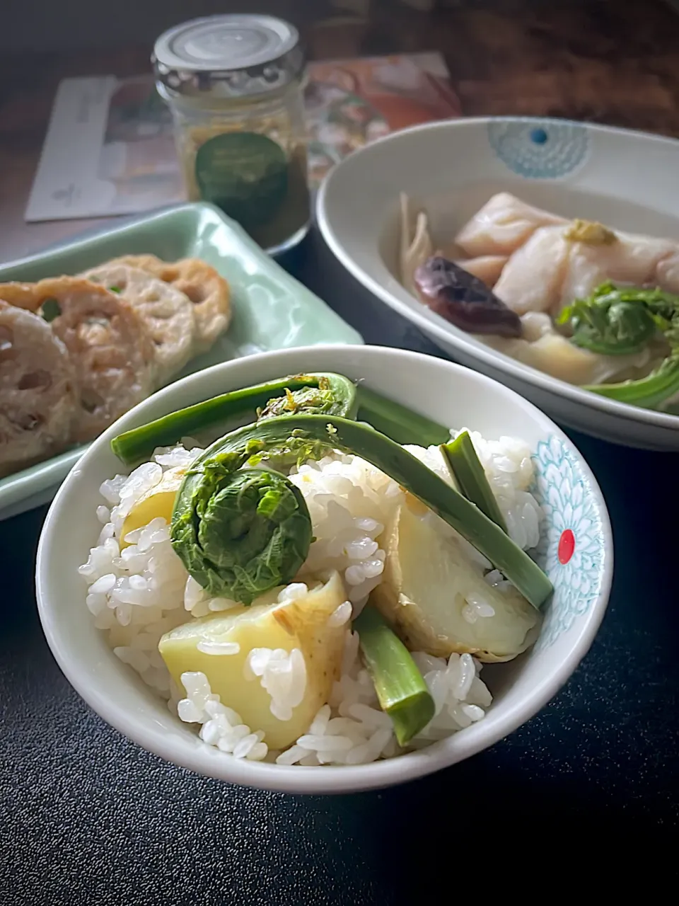 Snapdishの料理写真:~たんかん香る ~こごみと新じゃがの炊き込みご飯|とんちんさん