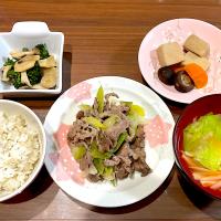 長ねぎと牛肉のうま塩レモン炒め　レタスとカニかまの味噌汁　高野豆腐の煮物　きのことブロッコリーのバター醤油炒め