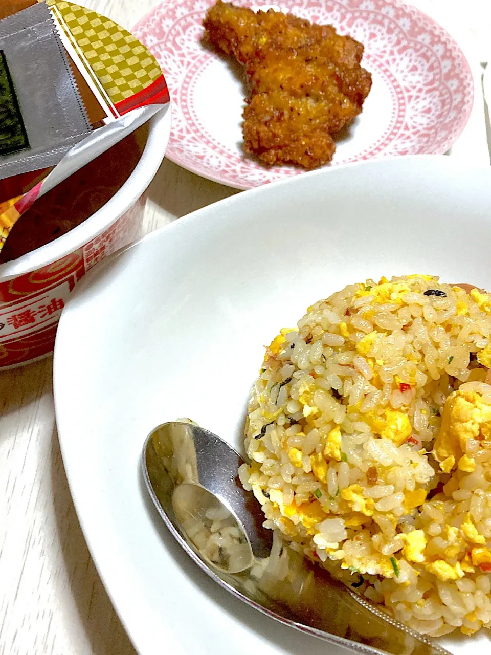 動けない日のラーメンセット。ラーメン。鰹節チャーハン。チキン|Ayaさん