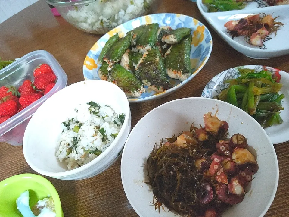 大葉つくね
大根葉の混ぜごはん
布海苔とたこの味噌和え
ほうれん草とブロッコリーのポン酢和え
苺|尚さん