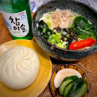 ワンタン麺と肉まん
