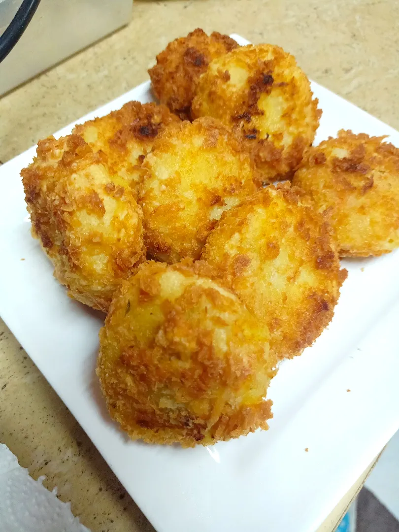 My Homemade Croquettes 🥔🧀
...
...
Mmmm... Not that bad tho!|An'leeさん