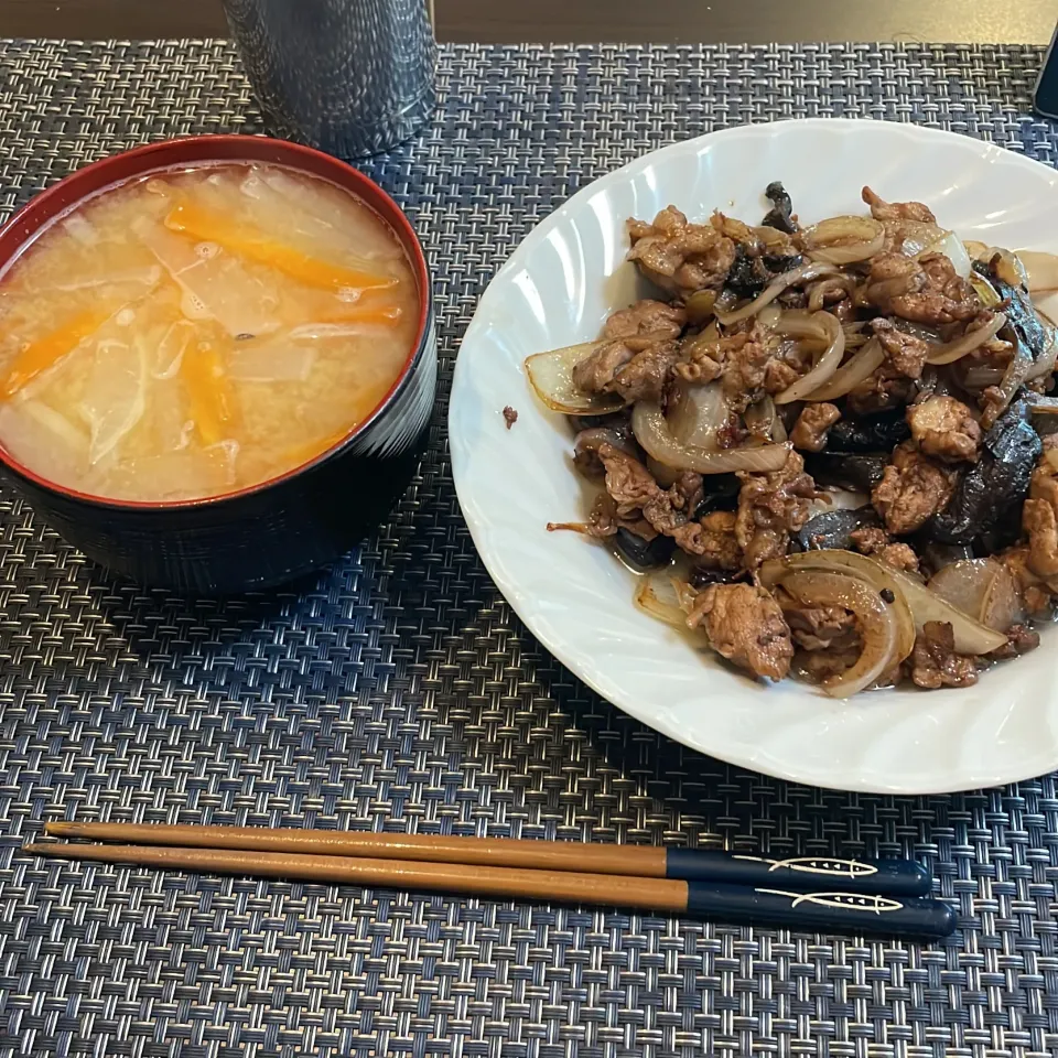 椎茸と豚肉の醤油炒め・人参と大根の味噌汁|a-parkさん