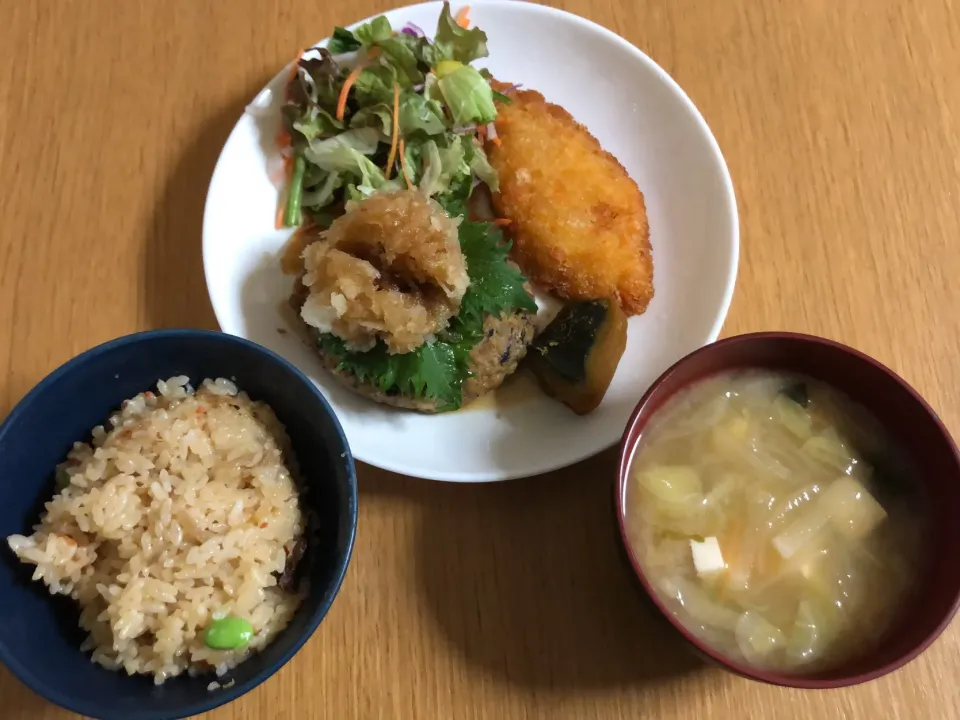 Snapdishの料理写真:牛ごぼうご飯&ひじきハンバーグ|ここなりさん