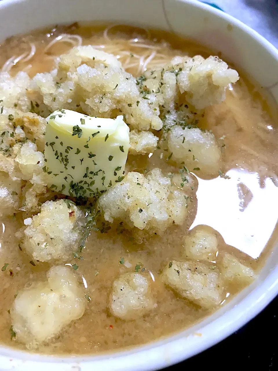 小さな揚げ豆腐とバター香る味噌煮麺|ひらけごま@たかさん