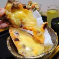 チーズがとろりんちょ🎵塩気と甘味のハーモニー「ハニーチーズナン」