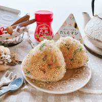 胡麻香るしらすとネギの焼きだしむすび🍙
〜𝘴𝘦𝘴𝘢𝘮𝘦×𝘸𝘩𝘪𝘵𝘦𝘣𝘢𝘪𝘵×𝘢𝘭𝘭-𝘱𝘶𝘳𝘱𝘰𝘴𝘦 𝘨𝘳𝘦𝘦𝘯 𝘰𝘯𝘪𝘰𝘯 〜
【味の素(株)『丸鶏がらスープ™️』使用】
