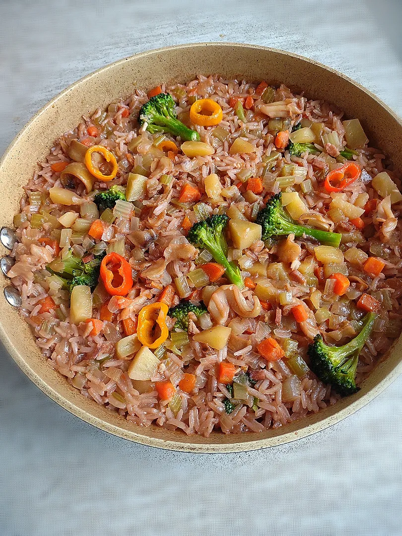 マテ貝紐とイカ出汁トマトスープ🍅の野菜たっぷりフライパンパエリア🥘|samiさん