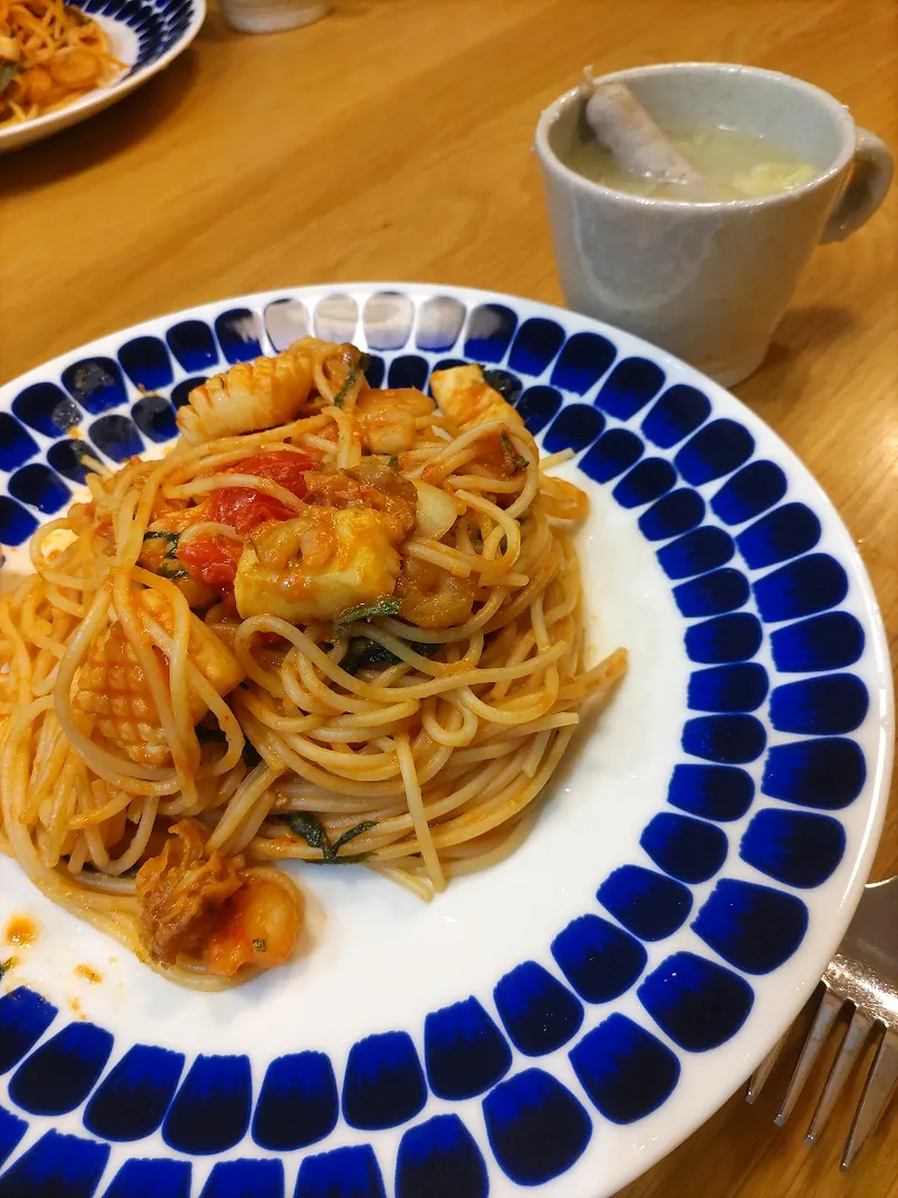 Snapdishの料理写真:魚介のトマトパスタ|とっこさん