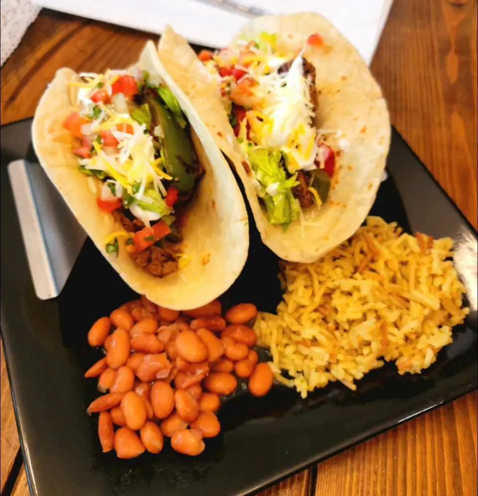 Steak fajitas with beans and rice|Travis Stoneさん