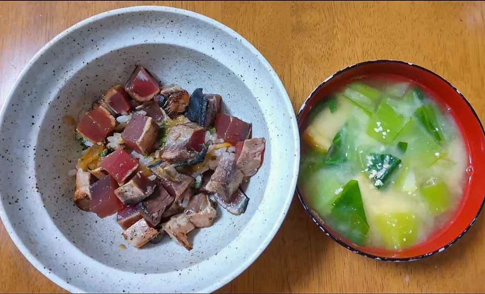 Snapdishの料理写真:2023 0318　鰹のまぜずし　チンゲン菜と油揚げのお味噌汁|いもこ。さん