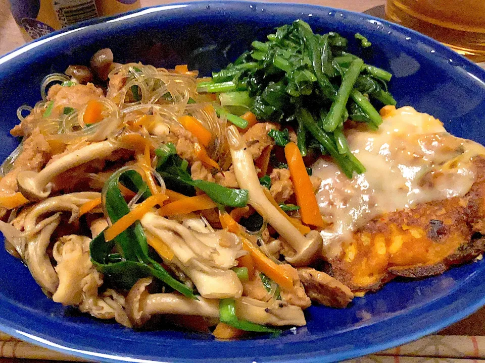 Snapdishの料理写真:大豆のお肉のチャプチェ🍖米粉と豆腐のキムチチーズチヂミ🧀ほうれん草のナムル🍻韓国料理の盛り合わせ🇰🇷|gunlove❤さん