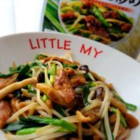 「集まれ！大豆ミート料理」
１食目はニラともやしを準備して
片栗粉とゴマ油を用意
【 ニラもやし炒め 】